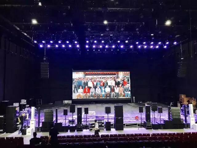 羞羞视频在线播放设备在舞台演出中的运用